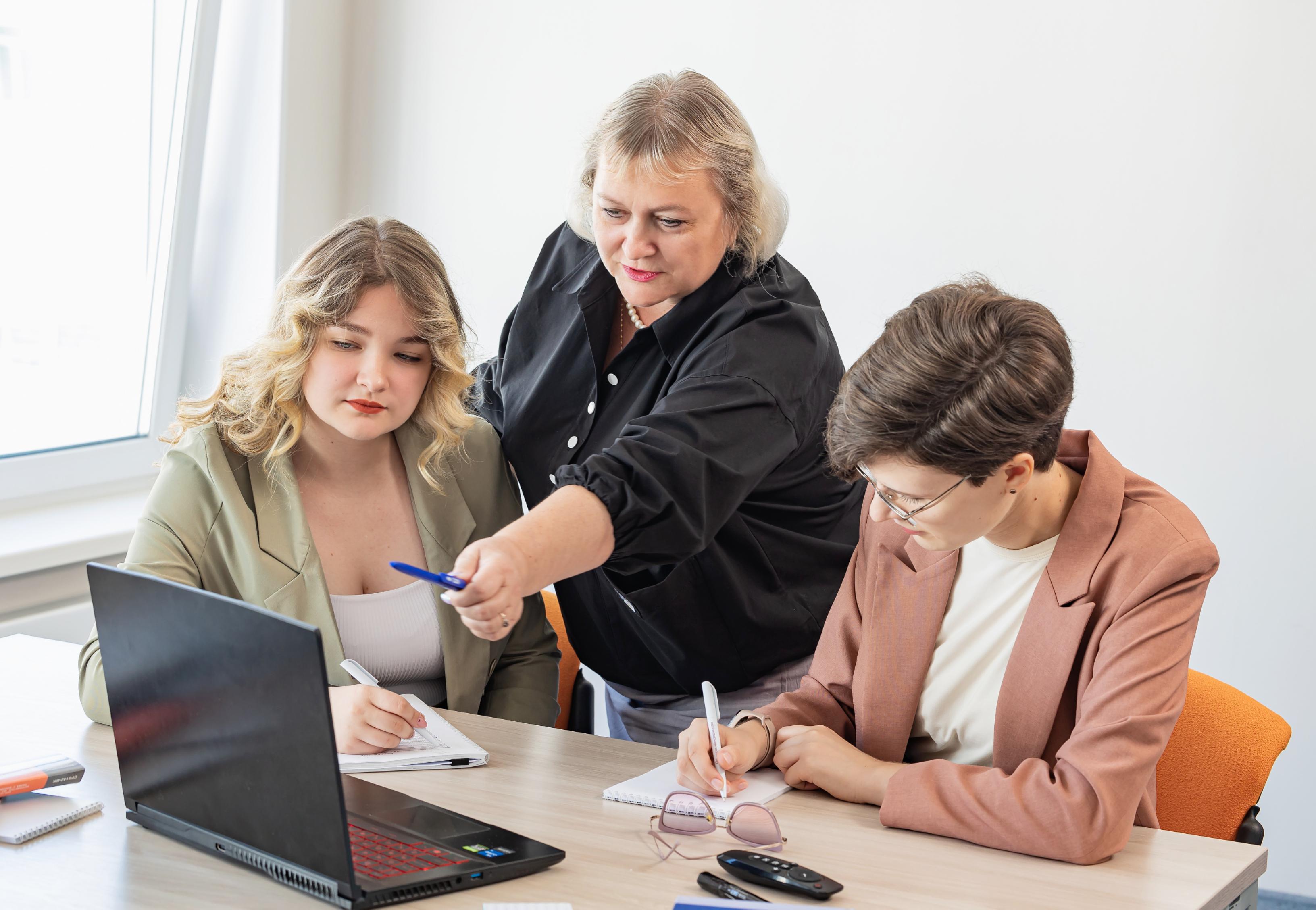Федеральные эксперты пройдут обучение по проведению профессионально-общественной экспертизы программ ДПО